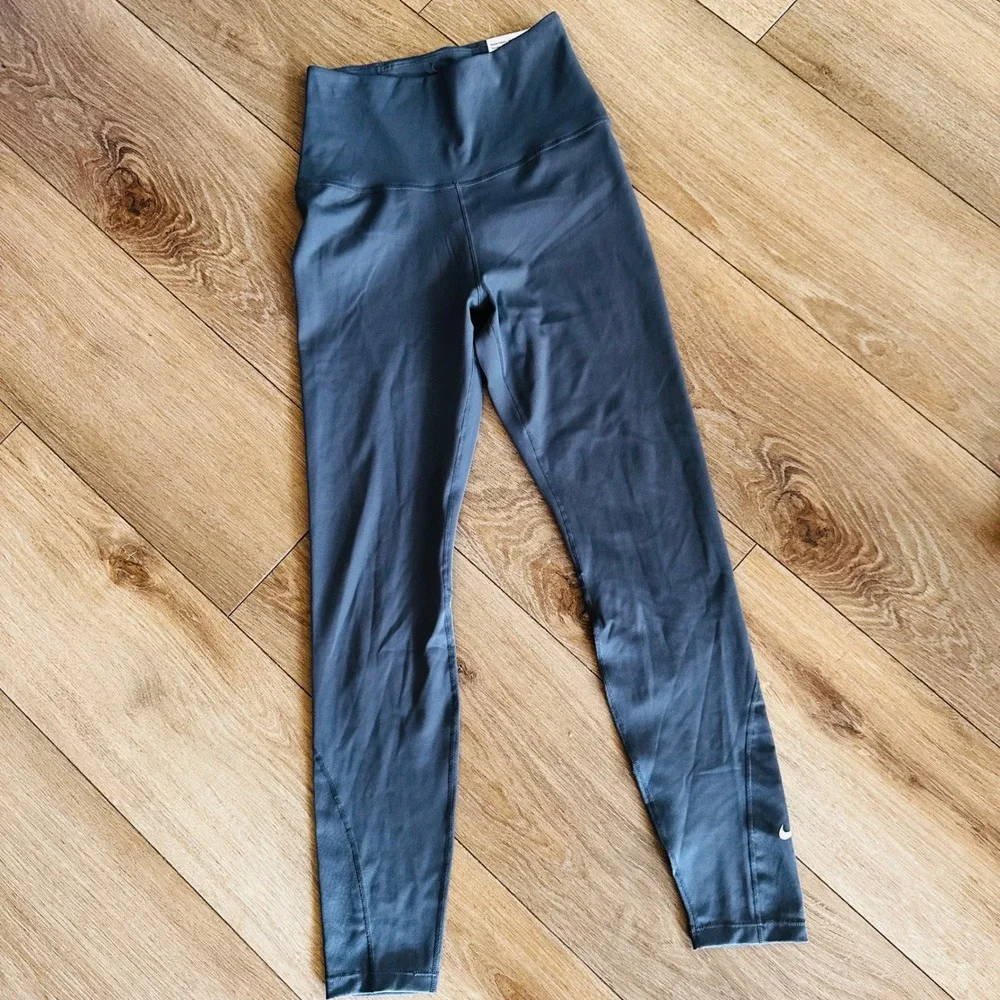 Nike One Womens High Rise 7/8 Training Leggings Dri-FIT Gray DV9020-068 XS